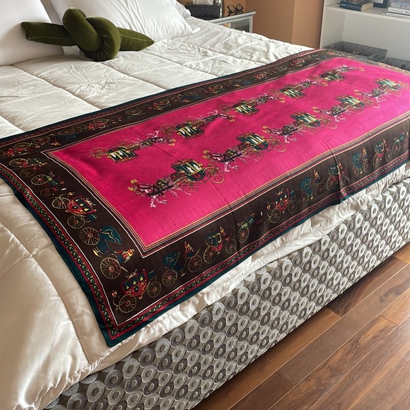 Oversized Stunning Scarf/Wrap/Shawl 34”x71” - Picture 1 of 7